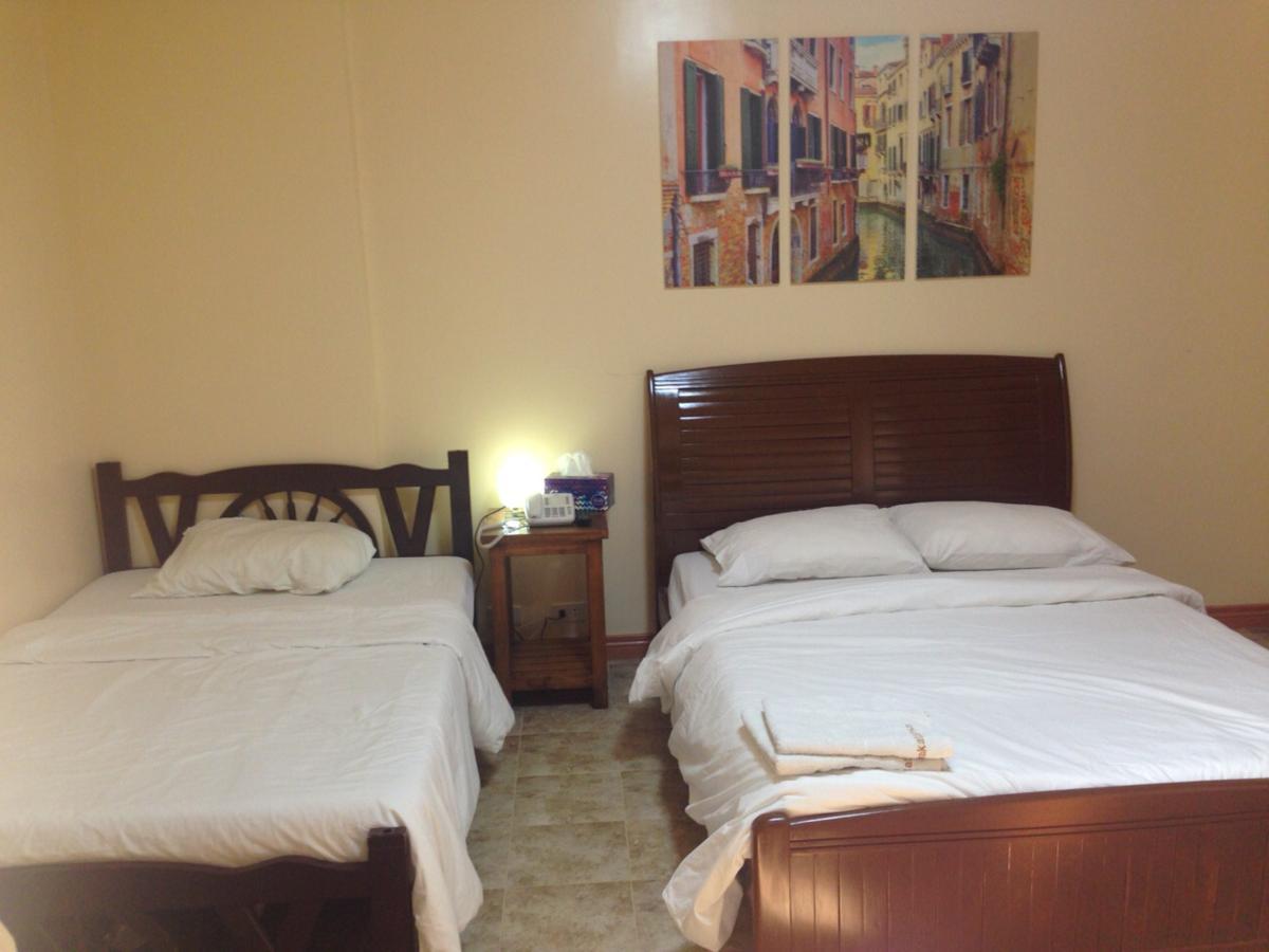 Makati Suites At Travelers Inn Makati City Екстер'єр фото