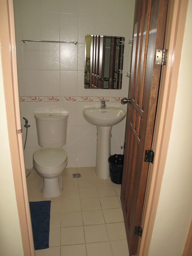 Makati Suites At Travelers Inn Makati City Екстер'єр фото