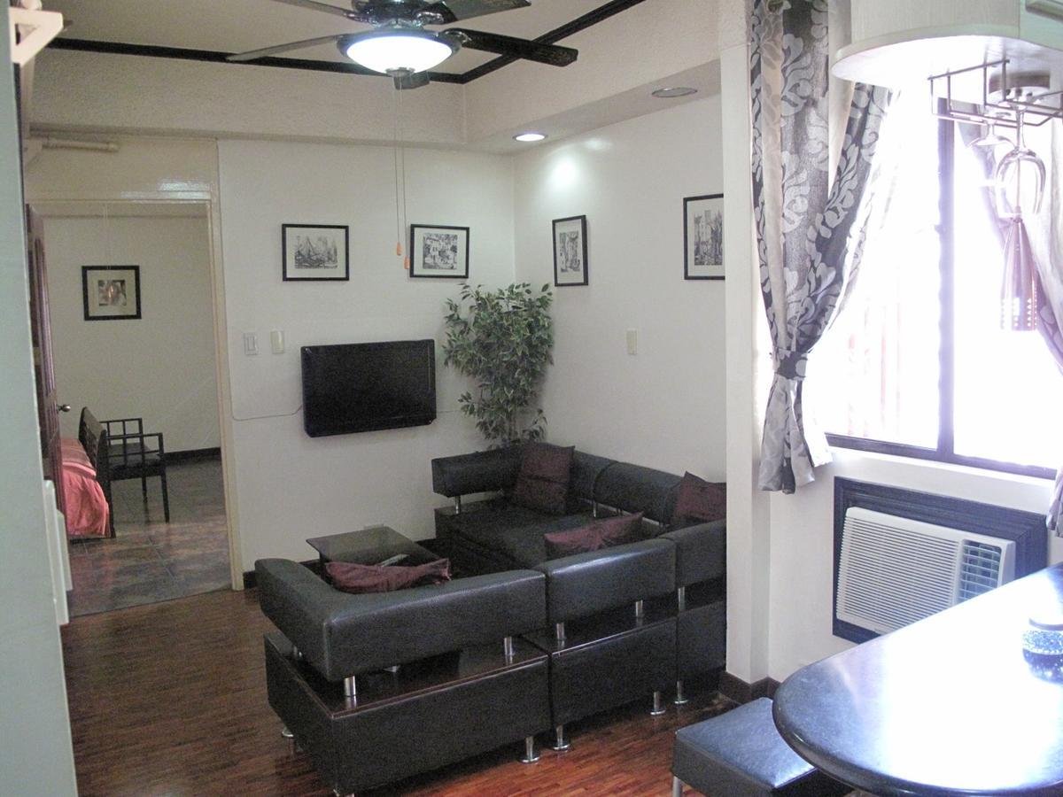 Makati Suites At Travelers Inn Makati City Екстер'єр фото