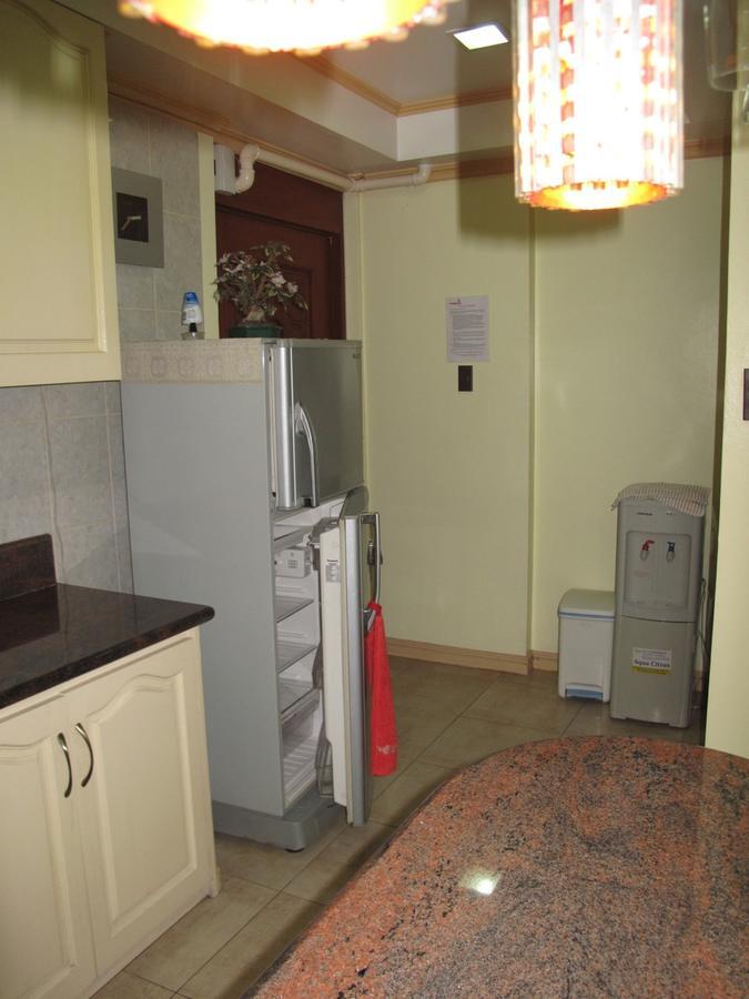Makati Suites At Travelers Inn Makati City Екстер'єр фото