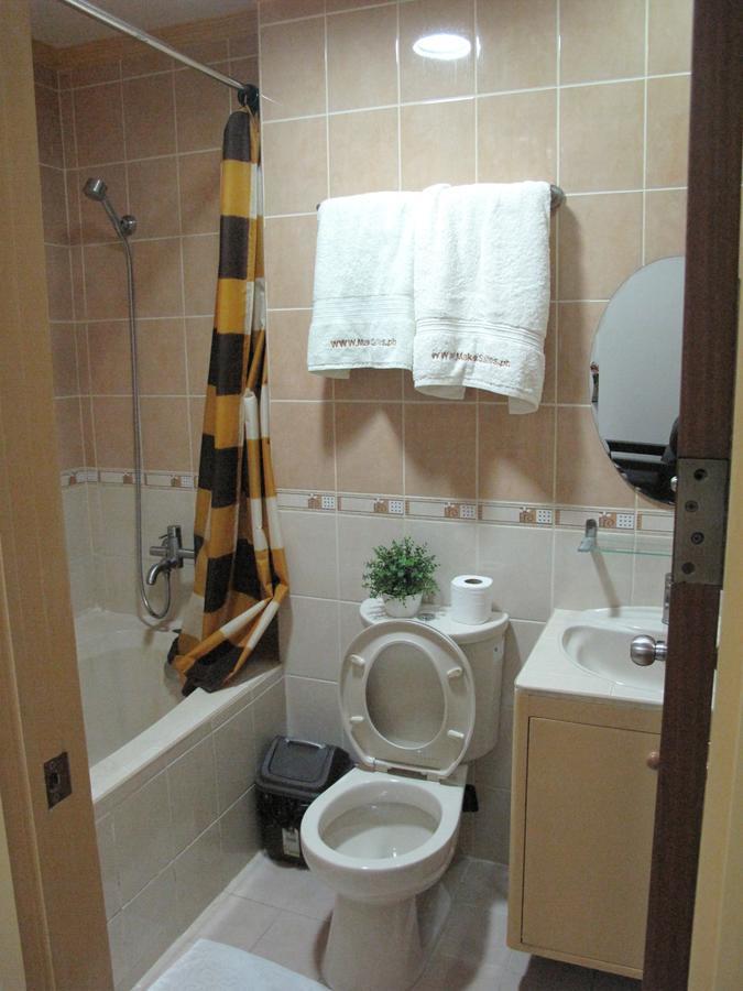 Makati Suites At Travelers Inn Makati City Екстер'єр фото