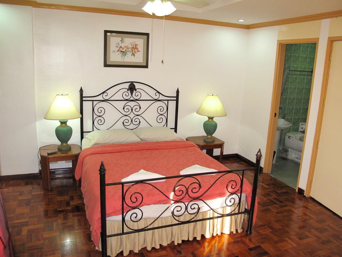 Makati Suites At Travelers Inn Makati City Екстер'єр фото