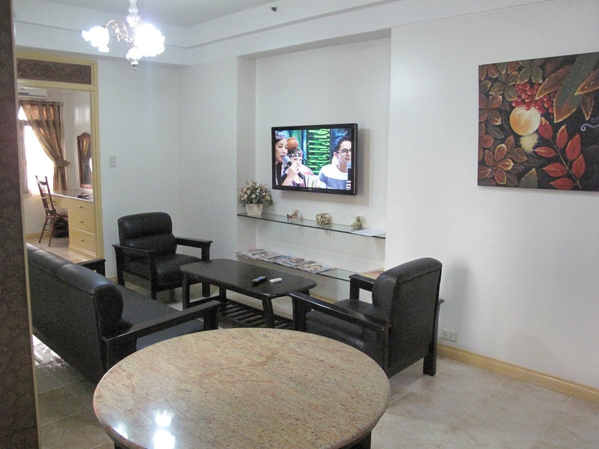 Makati Suites At Travelers Inn Makati City Екстер'єр фото