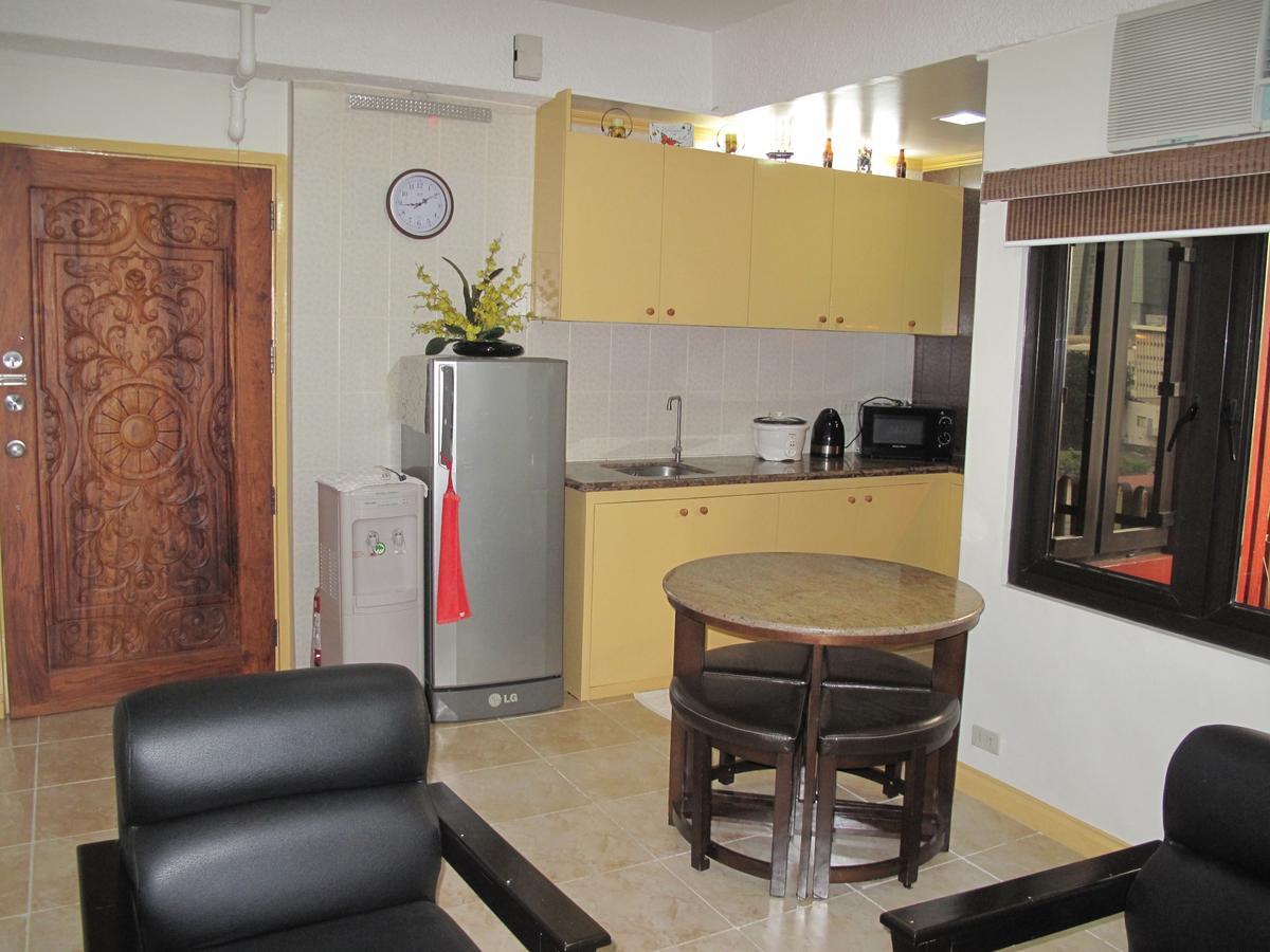 Makati Suites At Travelers Inn Makati City Екстер'єр фото