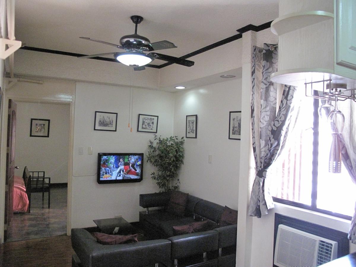 Makati Suites At Travelers Inn Makati City Екстер'єр фото