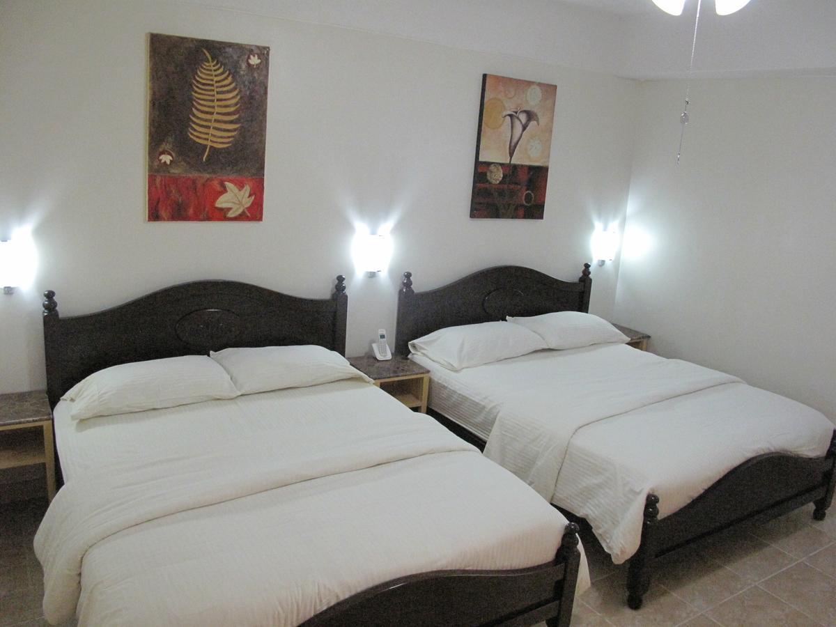 Makati Suites At Travelers Inn Makati City Екстер'єр фото